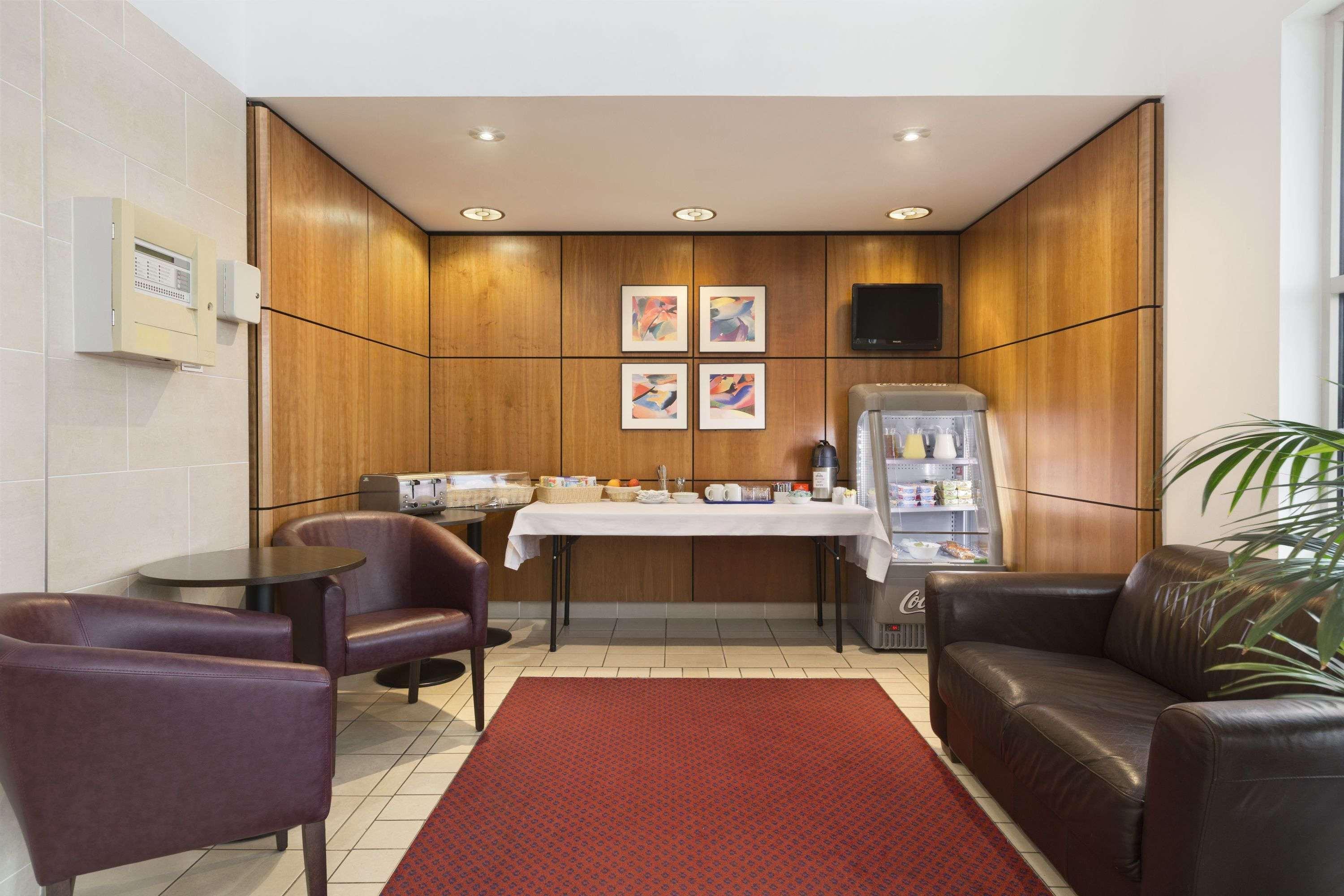 Days Inn Peterborough Extérieur photo