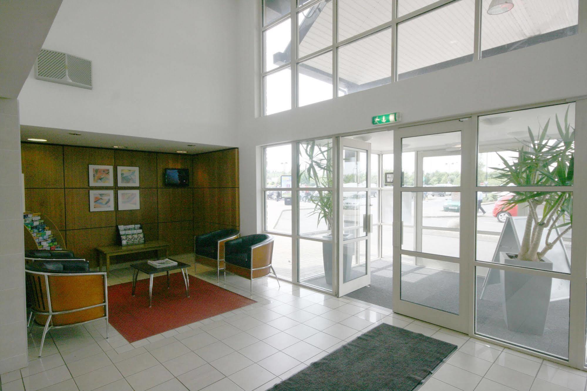 Days Inn Peterborough Extérieur photo